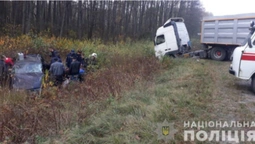 На Волині зіткнулися вантажівка і легковик: є жертви (фото)
