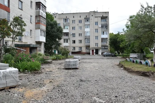 Як у Луцьку ремонтують двори (фото)