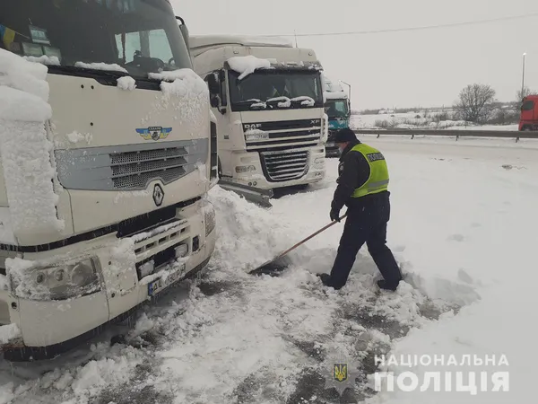 На дорогах державного значення ввели тимчасові обмеження