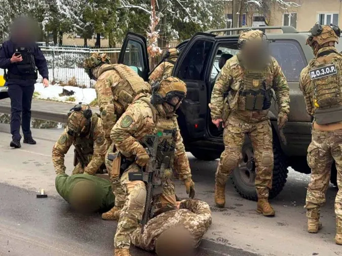 На Волині затримали силовика, який торгував деревиною на прикордонні (фото)