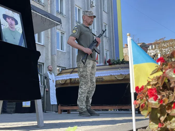 У Ковелі попрощалися з десантником Денисом Андросюком (фото)