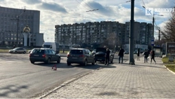 У Луцьку на Київському майдані «поцілувалися» дві автівки (фото)