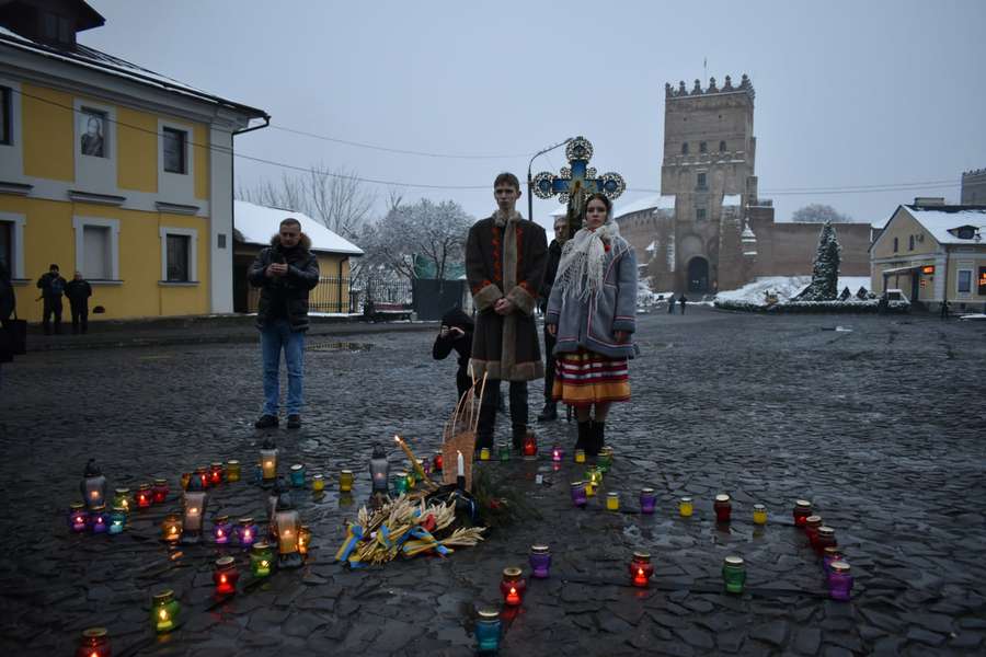 У Луцьку вшанували пам'ять жертв Голодомору (фото)