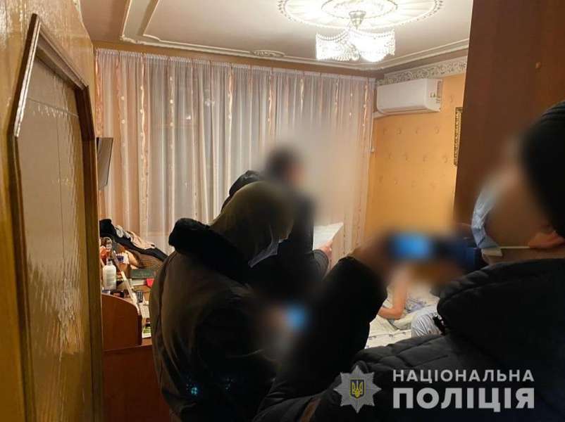 Продали немовлят за кордон на 1,2 млн євро: правоохоронці викрили злочинну групу (фото)