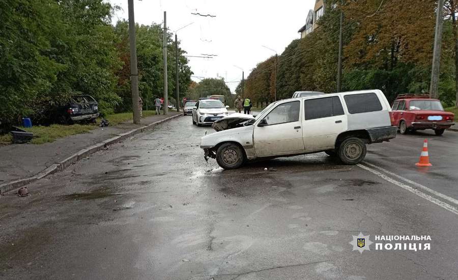 У Луцьку зіткнулися BMW та Opel – 13-річна пасажирка у реанімації (фото, відео)