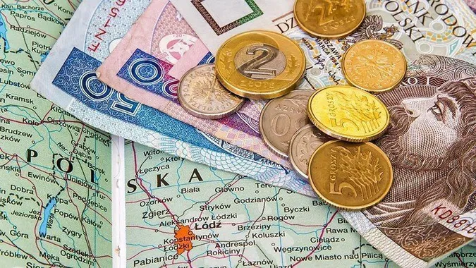 За яку зарплату українці готові  працювати в Польщі