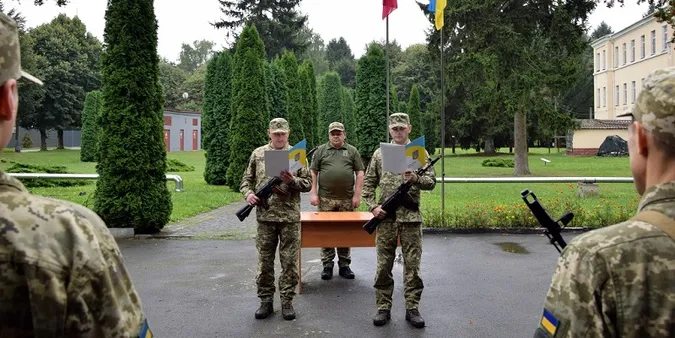 У Луцьку склали військову присягу прикордонники-новобранці (фото)