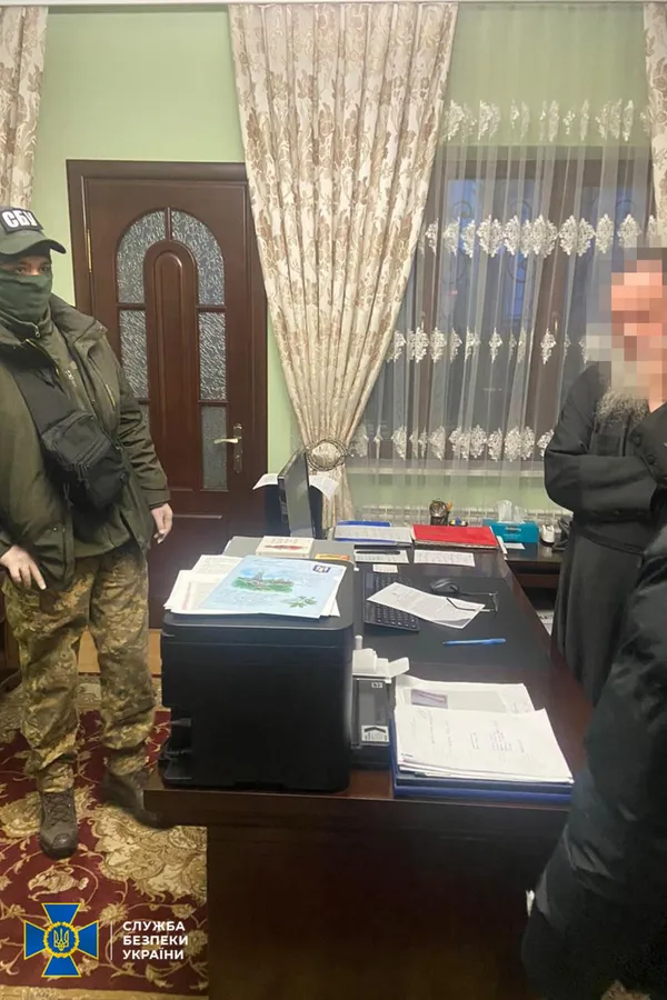 Російські методички та посвідчення окупантів: що СБУ виявила під час обшуків на Буковині