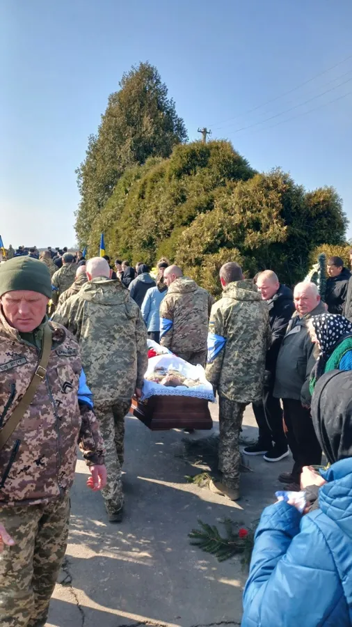 Загинув на Харківщині: на Волині попрощалися з воїном Анатолієм Бараносем (фото)