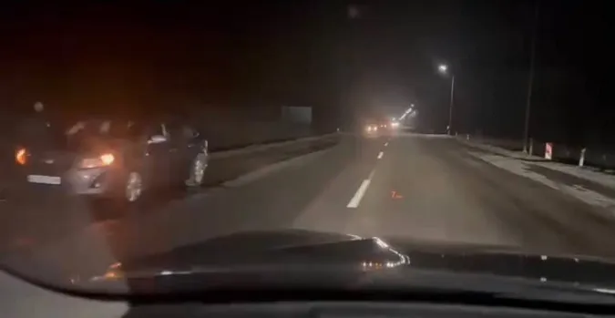 У Ківерцях через вибоїни одночасно пʼять авто міняють колеса (відео)