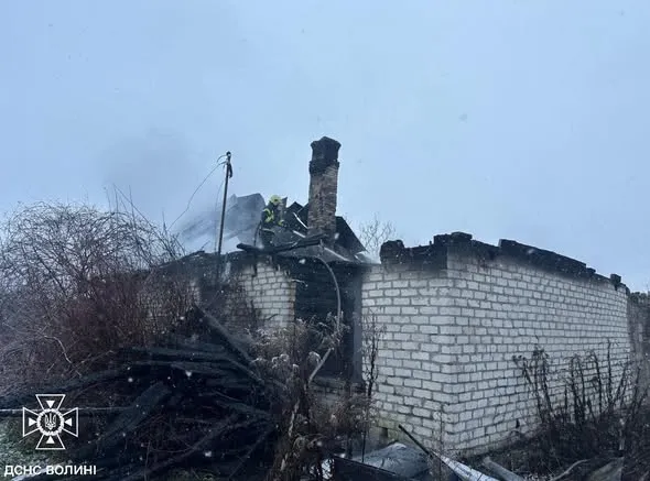 На Ковельщині під час пожежі у будинку загинула жінка (фото)