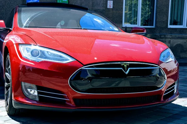 Tesla на Театральному майдані Луцька