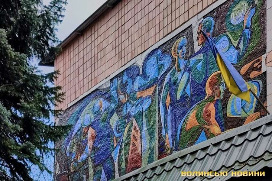 Прогулюючись Луцьком: показали найцікавіші мозаїки міста (фото)
