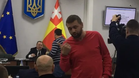 Бійка чи провокація: у Луцькраді чубилися (фото, відео)