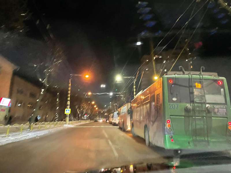 У Луцьку - затор із тролейбусів (фото)