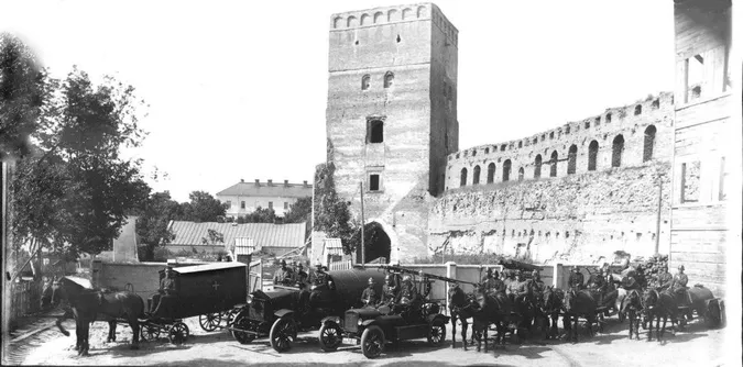 У Луцьку показали архівні знімки міської команди пожежників 1930-х років (фото)
