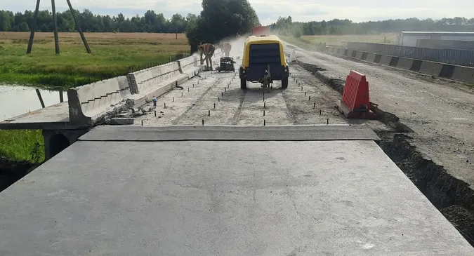 На автодорозі в Луцькому районі ремонтують одразу два мости (фото)