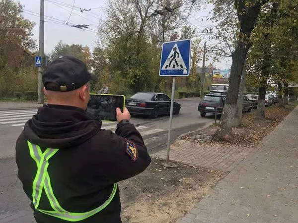 Сплатили понад 60 000 гривень штрафів за день: у Луцьку водії-порушники встановили рекорд (фото, відео)