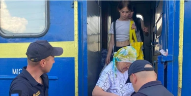 На Волині зустріли евакуаційний потяг з Харківщини (фото)