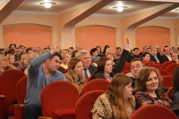 Ось дві руки, які «утрималися»