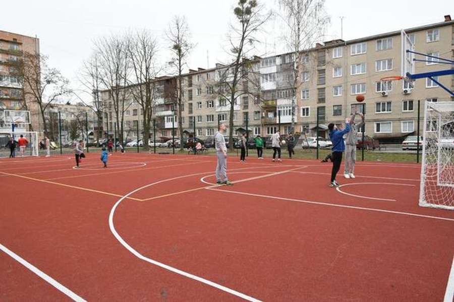 У Луцьку відкрили три спортивні майданчики для дітей і дорослих (фото, відео)
