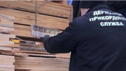 В «Ягодині» серед палетної дошки знайшли 21,5 тисячі пачок сигарет (фото)