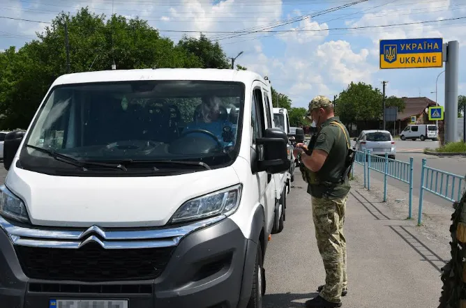 За місяць через «Устилуг» пропустили близько 3,5 тисячі вантажівок до 7,5 тонн