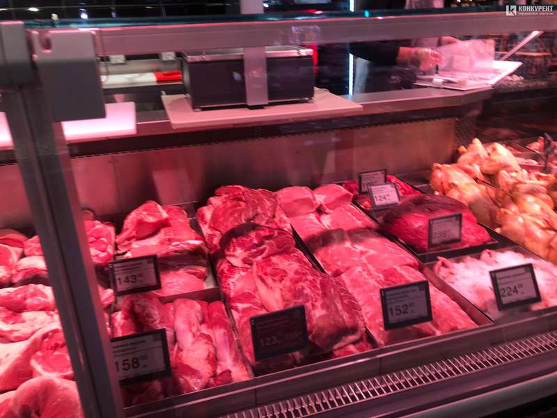 Чому сало дорожче за м'ясо: репортаж із Центрального ринку Луцька (фото)