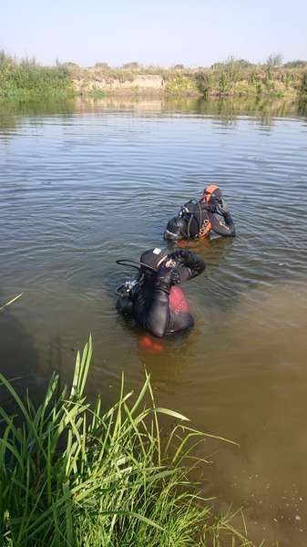 Зник дві доби тому: водолази підняли тіло чоловіка, якого шукали в річці Стир (фото)