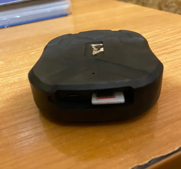 На Волині у вантажному потязі знайшли сигарети з GPS-«маячком» (фото)