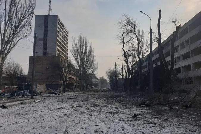 У «кільці» ворога залишається лише Маріуполь, – МВС