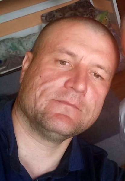 Пішов з дому та не повернувся: в Нововолинську розшукують 34-річного чоловіка (фото)