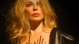 Поп-ікона Кайлі Міноуг засвітилась у сукні українського бренду FROLOV (фото)