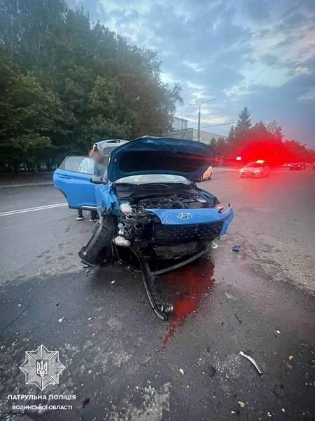 Автівки – вщент: розповіли деталі аварії на проспекті Відродження у Луцьку (фото)