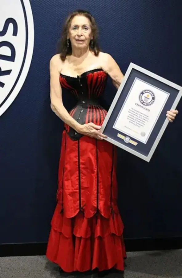 Жінка з найтоншою талією у світі: який вигляд вона має (фото)