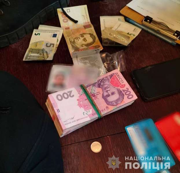 У Луцьку затримали двох розбійників, які пограбували ковельчанина (фото, відео)