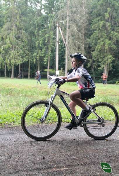 Під №1 – тато: у лісі біля Луцька їздять на велосипедах у пам'ять про загиблого Героя «Мартенза» (фото)