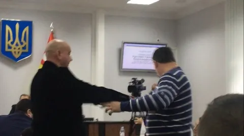 Бійка чи провокація: у Луцькраді чубилися (фото, відео)