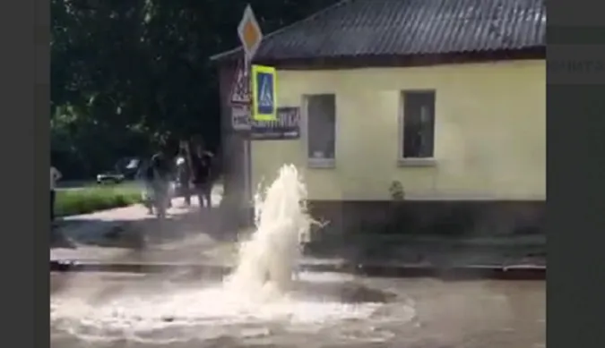 Відео фонтану з-під землі посеред Луцька виявилося фейком