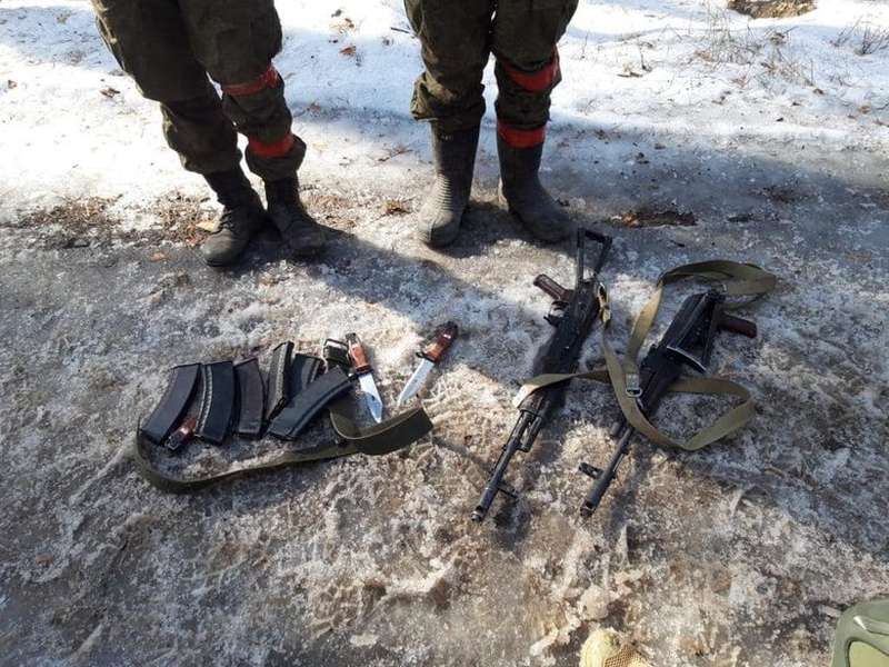 Українські військові захопили в полон двох російських військових (фото)