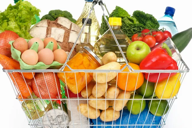 Де найчастіше можна купити підроблені продукти? 