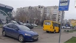 У Луцьку «паркохами» заважають роботі громадського транспорту (фото)