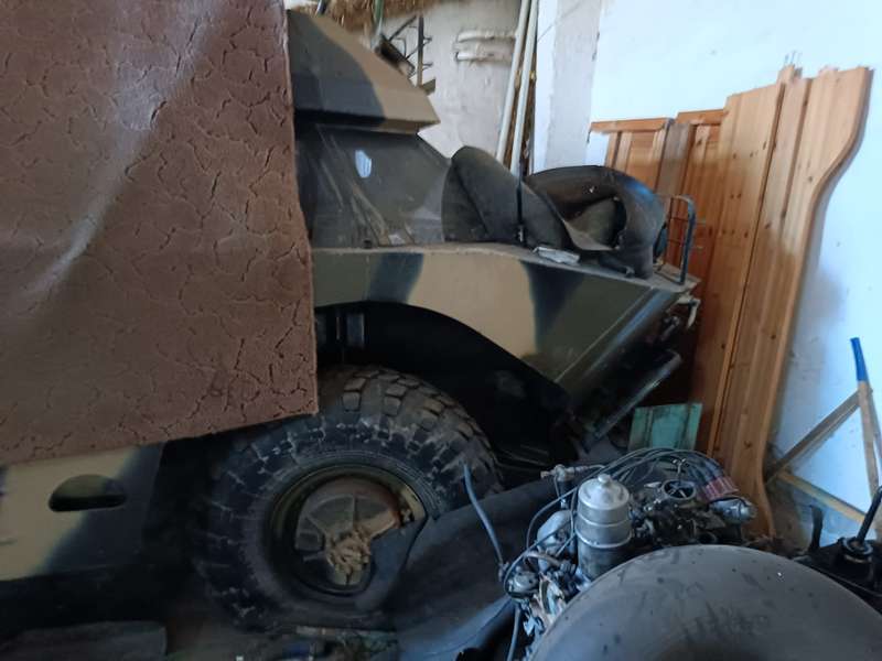 У Ківерцях «заникали» військову броньовану машину (фото)