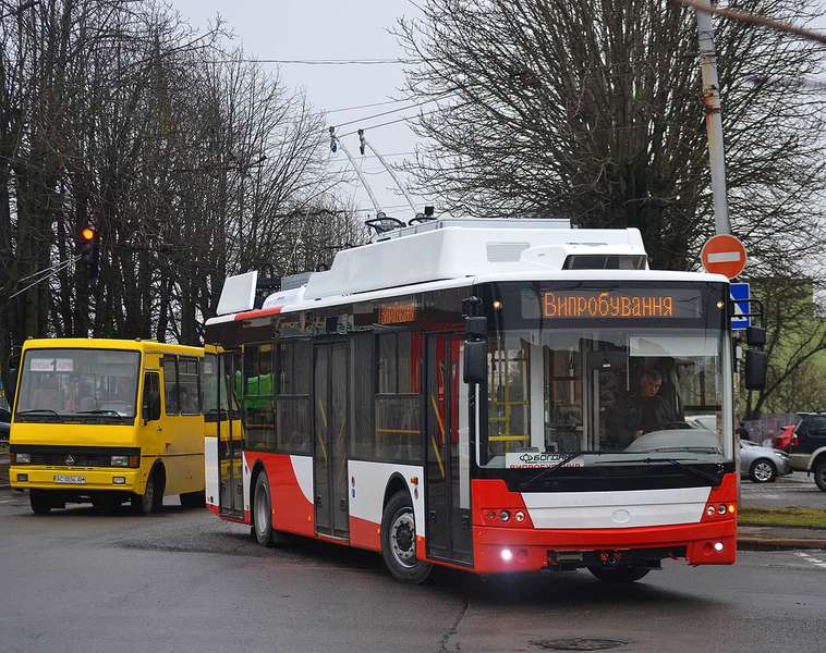 «Нарешті!»: у Луцьку помітили один із «заборгованих» місту тролейбусів (фото)