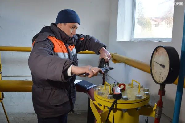 Чому він червоніє, або Яка якість газу у Луцьку (фото,  відео, експеримент)