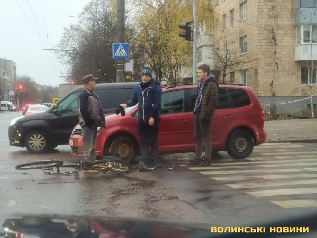 У Луцьку легковик збив велосипедиста (фото)
