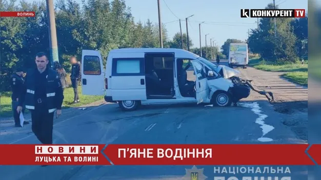 У Володимирі п’яний водій врізався в маршрутку (фото, відео)