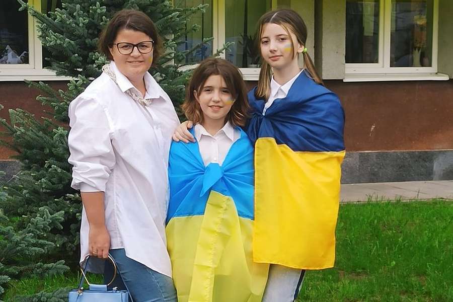 Анна Циплюк з доньками Оксаною і Юлією, серпень 2022 року.