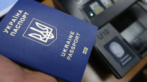 Рік «безвізу»: переваги і недоліки для України