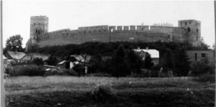 Яким був Луцький замок у 80-роках минулого століття: чорно-білі фото
